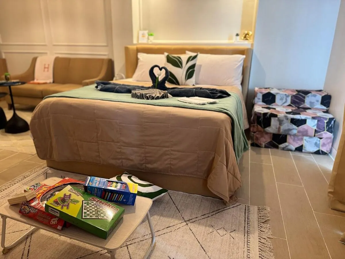 Apartment Cozy Staycation Venice With Balcony Mckinley Near Bgc Manila Philippines