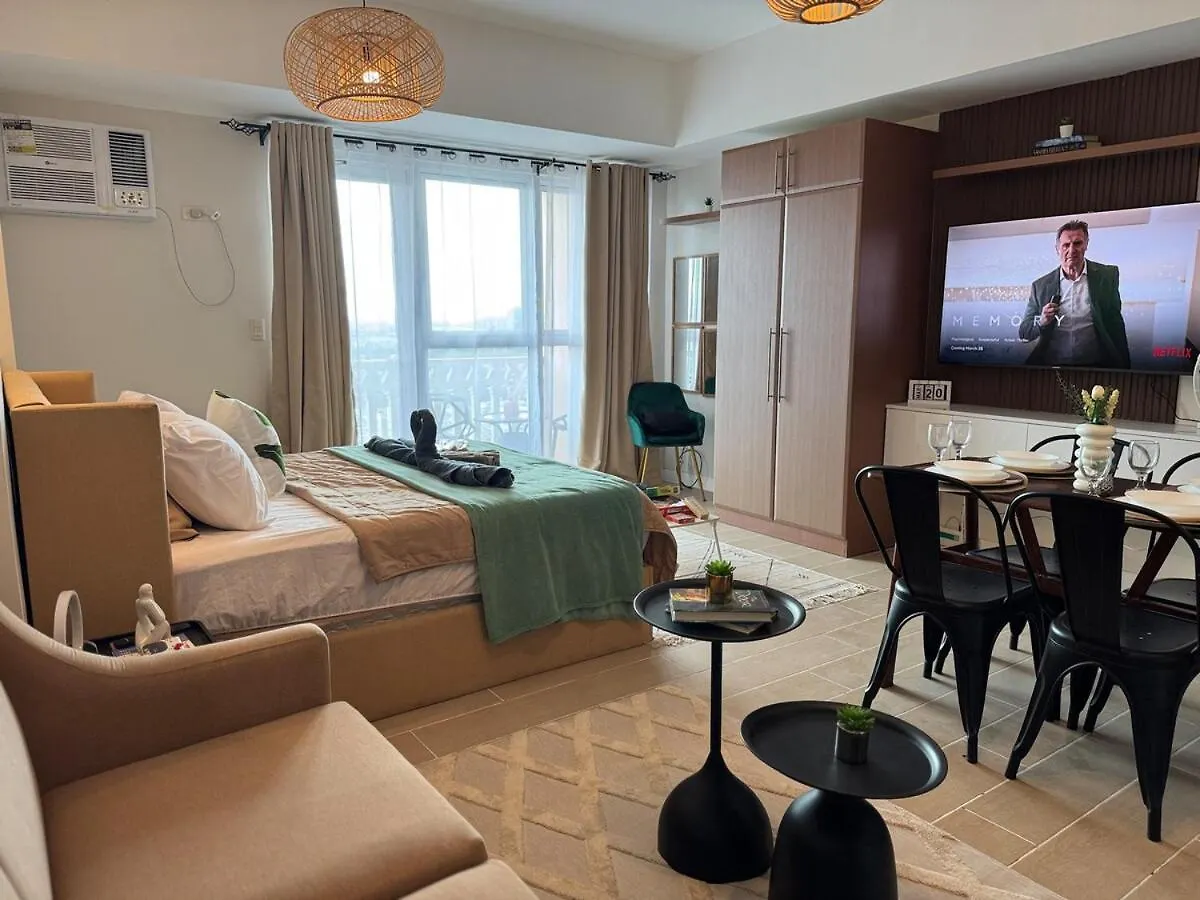 Cozy Staycation Venice With Balcony Mckinley Near Bgc Manila