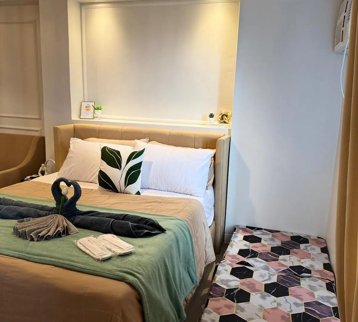 Apartment Cozy Staycation Venice With Balcony Mckinley Near Bgc Manila