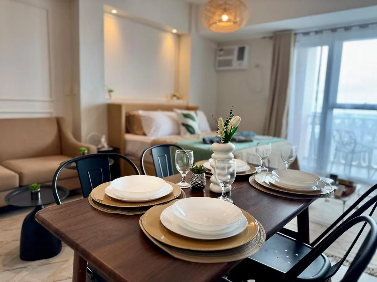 Cozy Staycation Venice With Balcony Mckinley Near Bgc Manila