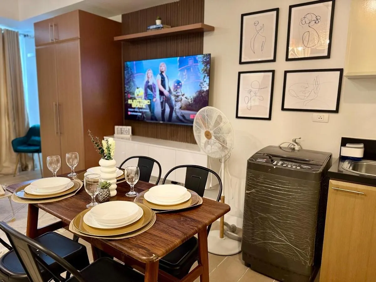 Cozy Staycation Venice With Balcony Mckinley Near Bgc Manila Apartment