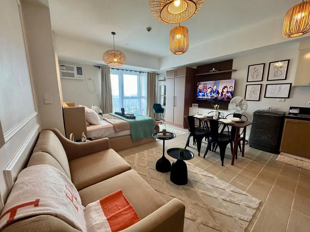 Cozy Staycation Venice With Balcony Mckinley Near Bgc Manila