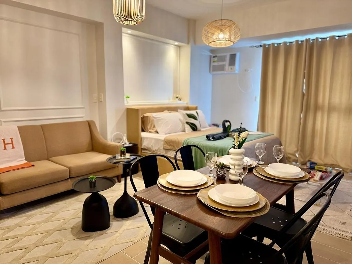 Cozy Staycation Venice With Balcony Mckinley Near Bgc Manila