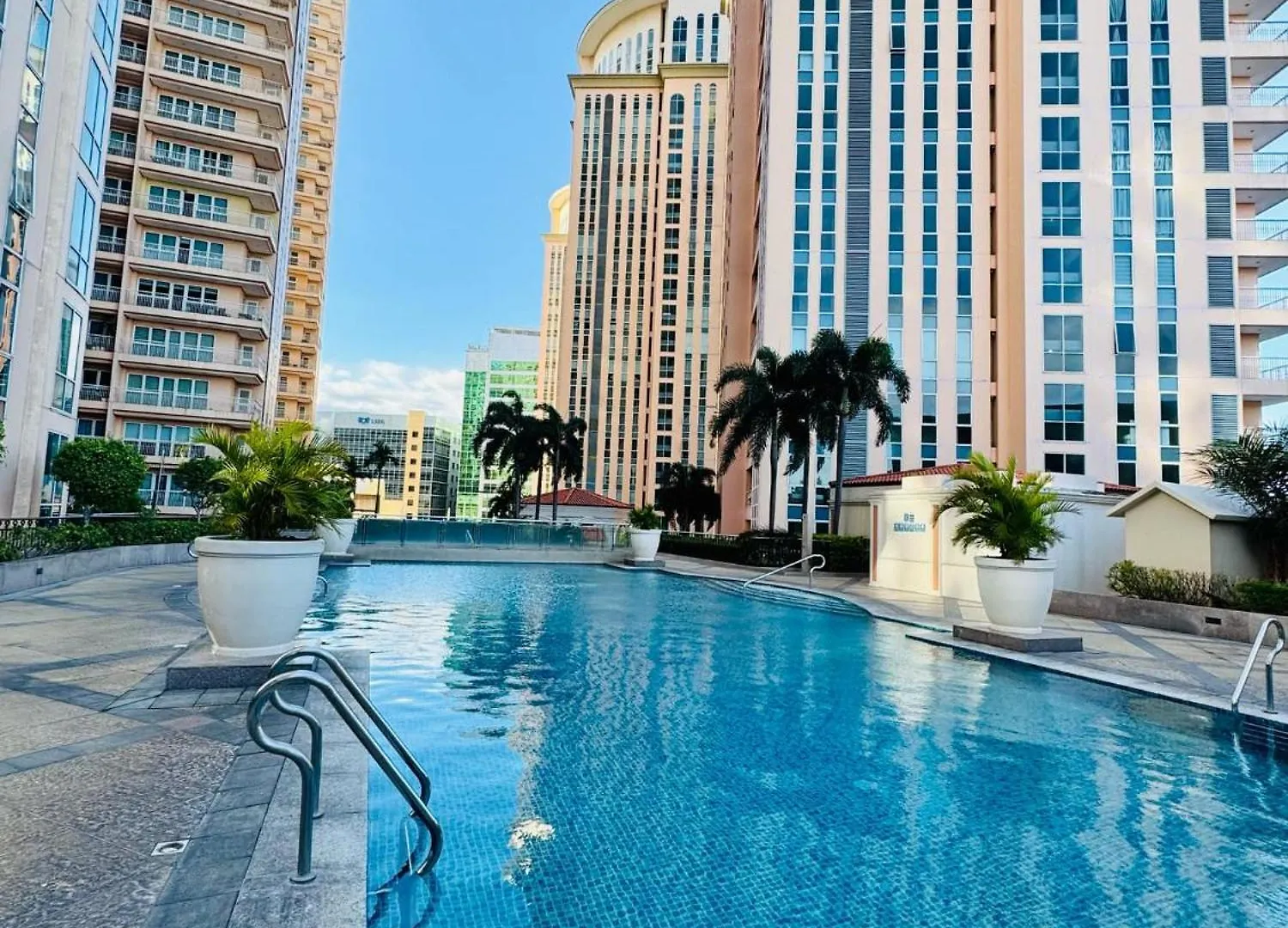 Cozy Staycation Venice With Balcony Mckinley Near Bgc Manila 0*,  Philippines