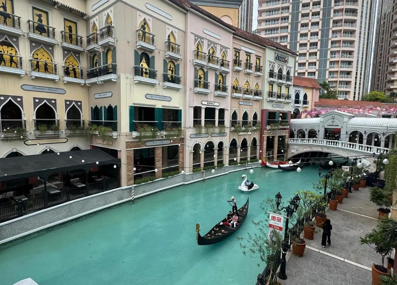 Cozy Staycation Venice With Balcony Mckinley Near Bgc Manila 0*,